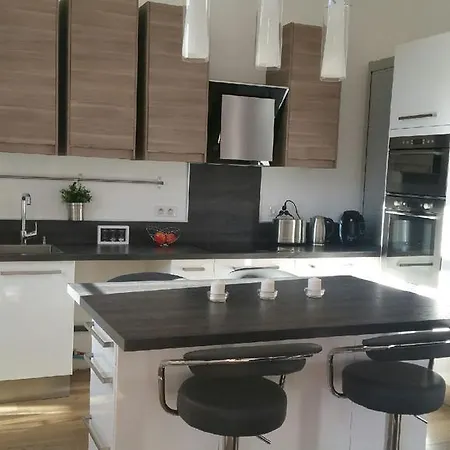 Happy Days, By Welcome To Κάννες