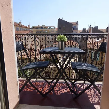 Happy Days, By Welcome To Appartement *